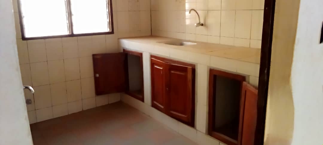 ALOUER A WOMEY AWAKEY UNE MAISON PERSONNELLE DE CHAMBRE SALON