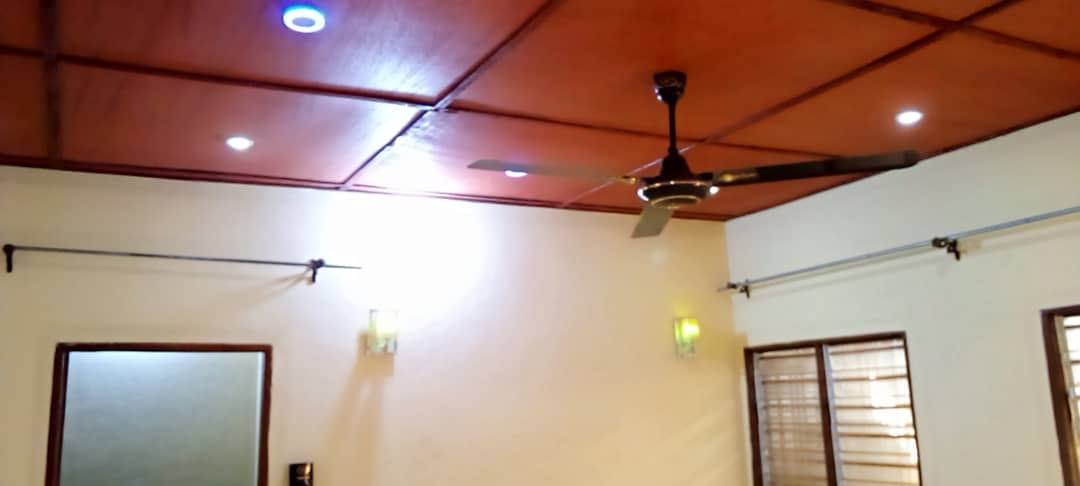 ALOUER A WOMEY AWAKEY UNE MAISON PERSONNELLE DE CHAMBRE SALON