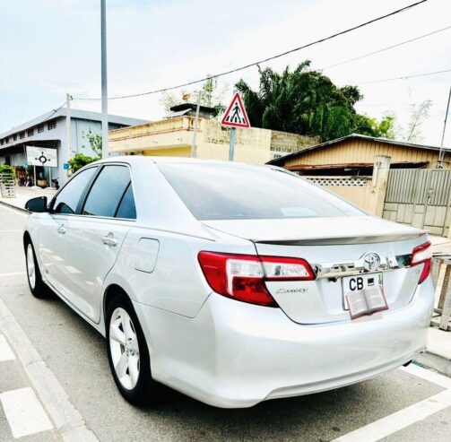 LUXUEUSE TOYOTA CAMRY 2013