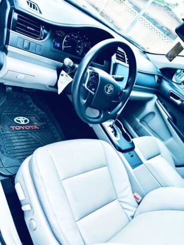 LUXUEUSE TOYOTA CAMRY 2013