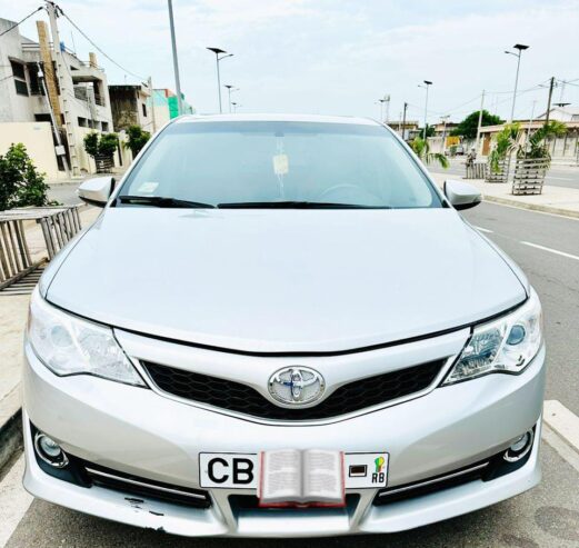 LUXUEUSE TOYOTA CAMRY 2013