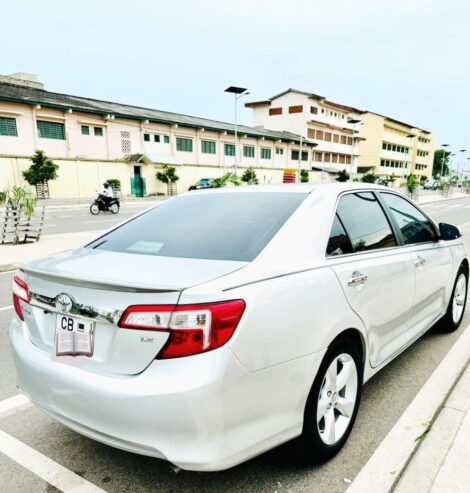 LUXUEUSE TOYOTA CAMRY 2013