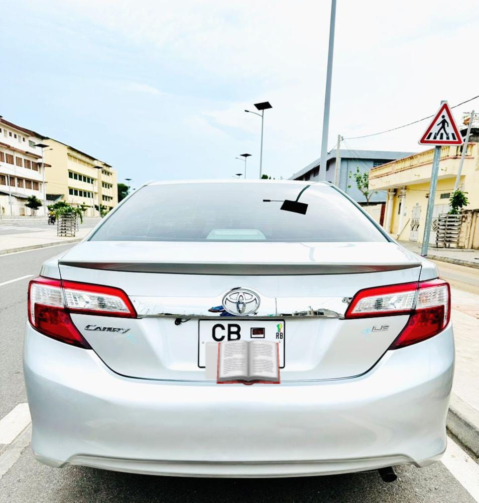 LUXUEUSE TOYOTA CAMRY 2013