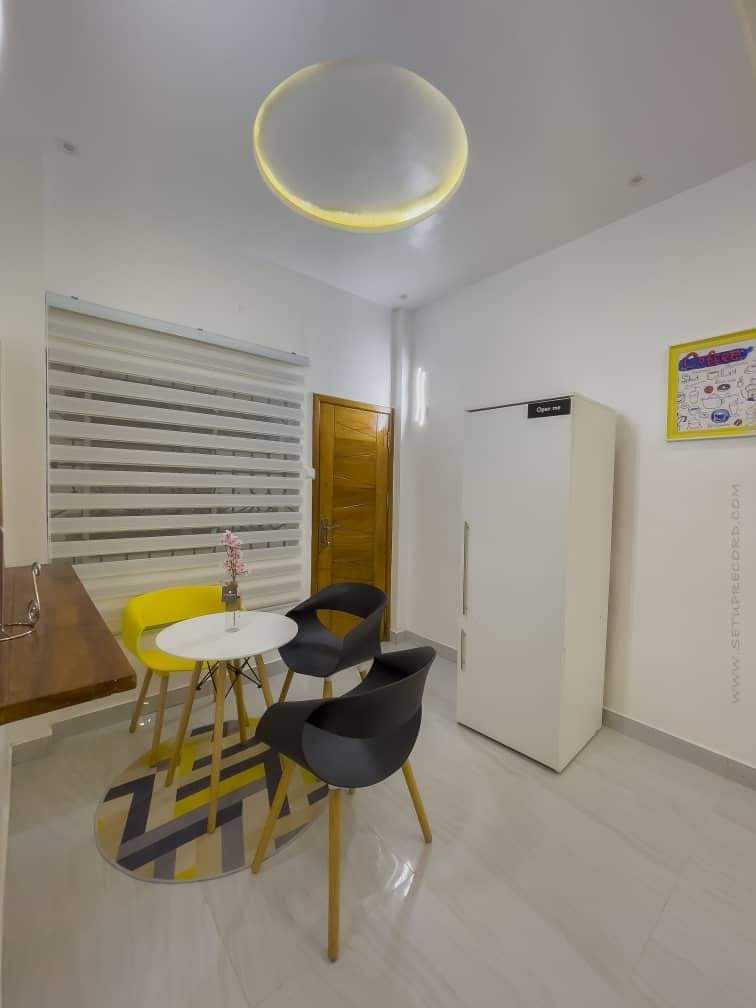 APPARTEMENT MEUBLÉ DE 2 CHAMBRES ET SALON SANITAIRES À LOUER, FIDJROSSÈ PLAGE