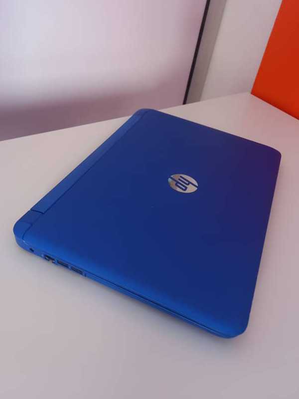 Magasin des ordinateurs venu a l’état neuf