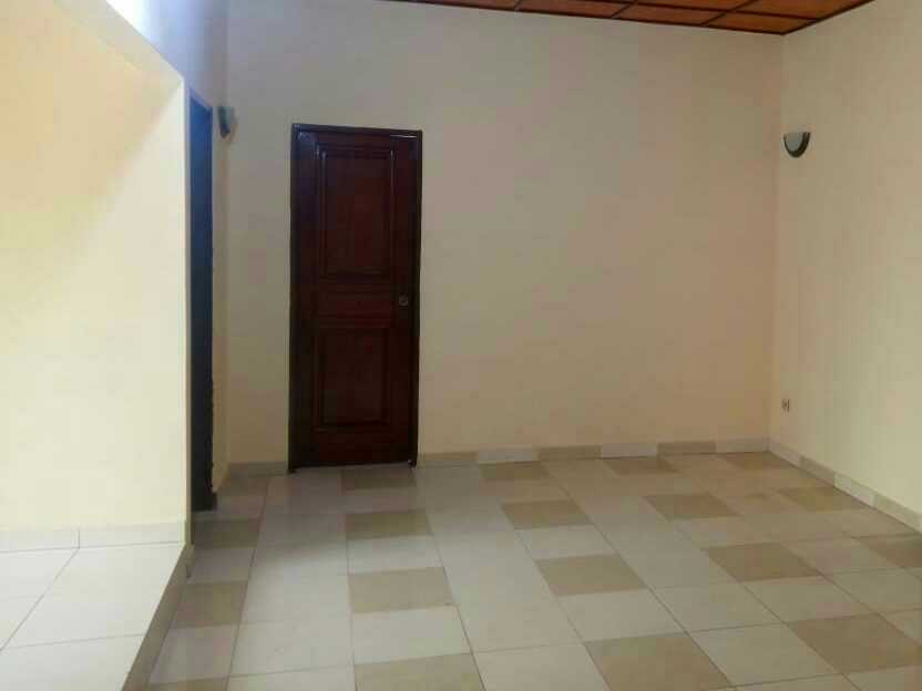 Maison locative à vendre à VEDOKO