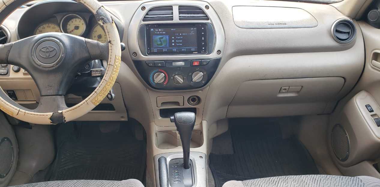 Sebas automobile met en vente une Toyota RAV4 2003