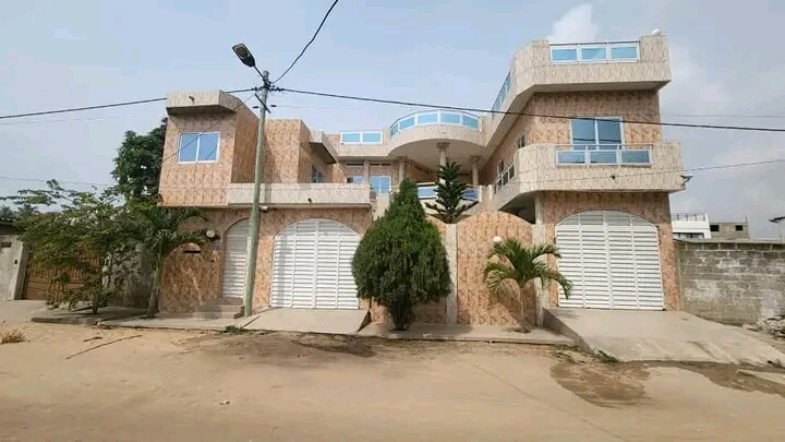 Villa à vendre à Fidjrossê, vue sur la plage