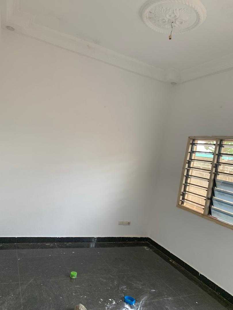 Chambre salon sanitaire dallé calavi derrière le tribunal de calavi