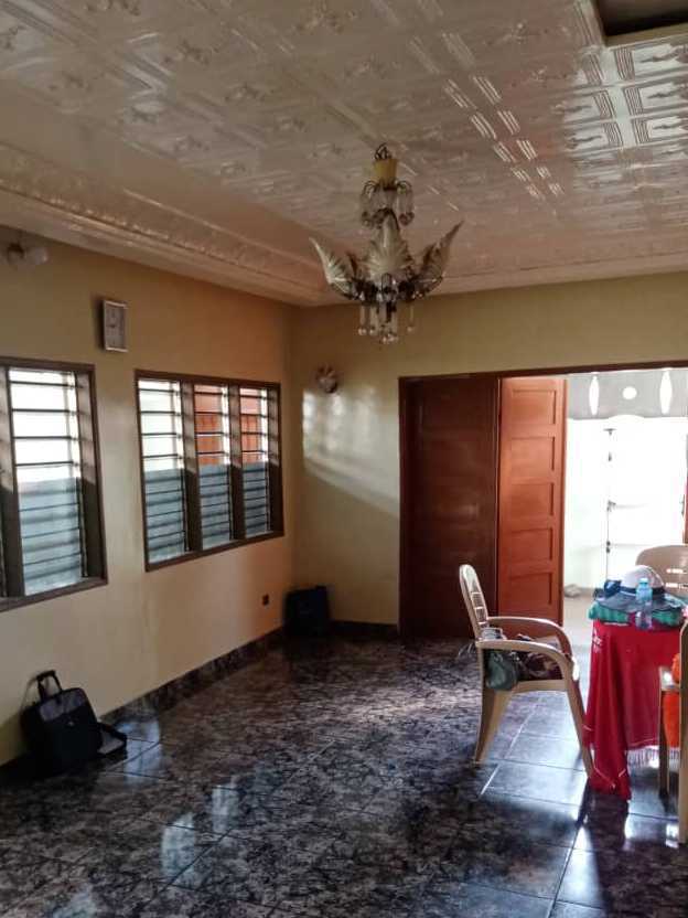 *Victory* 🟢🟡🔴 *Dossier direct* *Disponible une maison villa personnelle a Cotonou gbèdjromede non loin du carrefour 16 ampoules* Nous mettons en vente une ville personnelle dalè de 4 chambres salon sanitaire 2 douche et une chambre Salon saniteire avec sa douche en plus une entré couché sanitaire garage pour 2 voiture non loin des pavés dans une zone très accessible et bien situé *Prix 70 millions négociable* *NB Fondation pour 4 étage* *Papiers ajouts* *NB2 5% a payer par l’acquéreur* *Visite sur rendez-vous* *Visite payante*. +22999273630