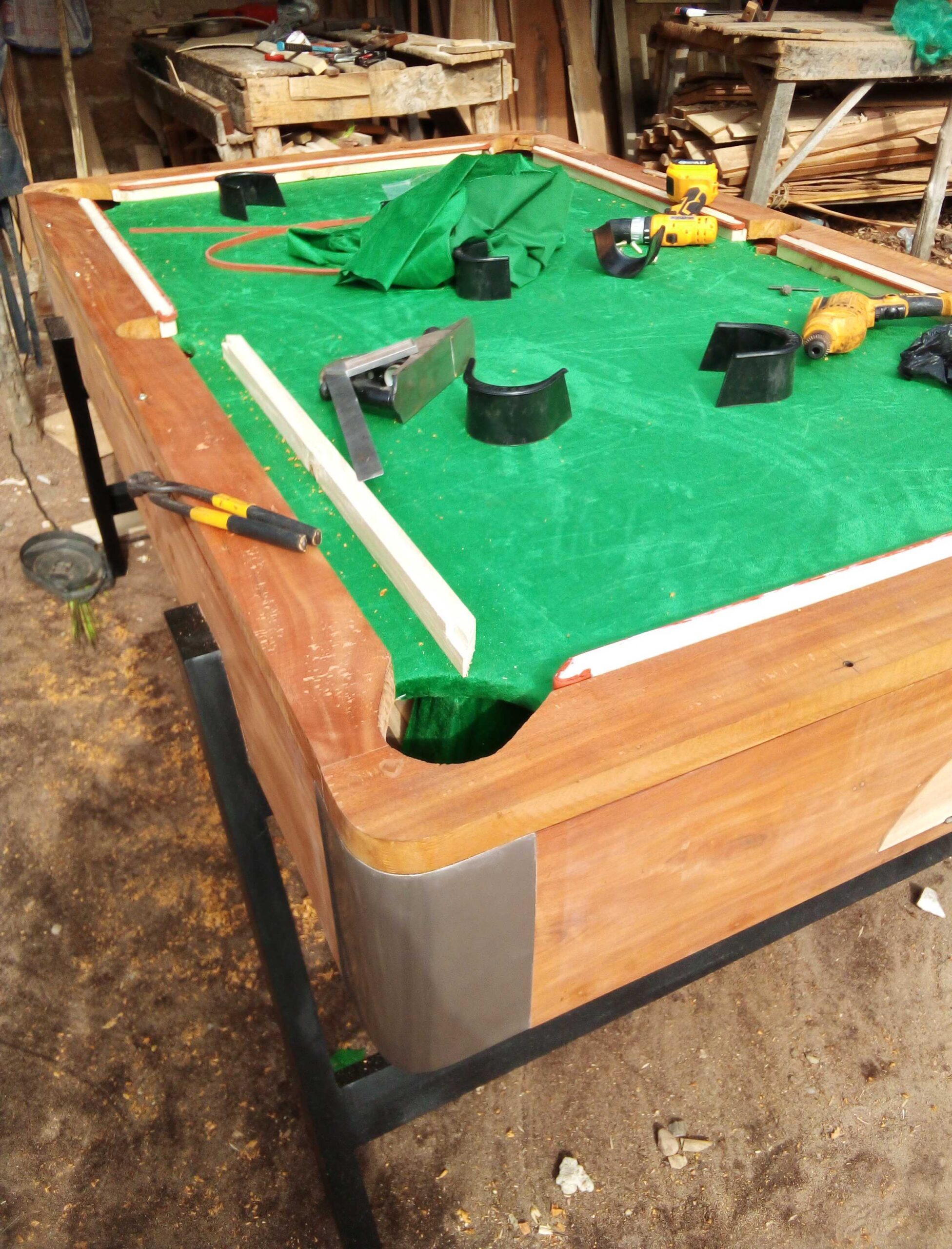 TABLE DE BILLARD