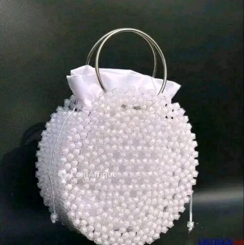 Des jolies sacs en perles disponibles sur commande