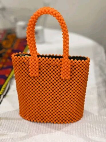 Des jolies sacs en perles disponibles sur commande