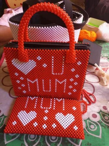 Des jolies sacs en perles disponibles sur commande