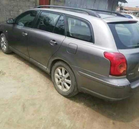 AVENSIS PAPA WAGON à vendre