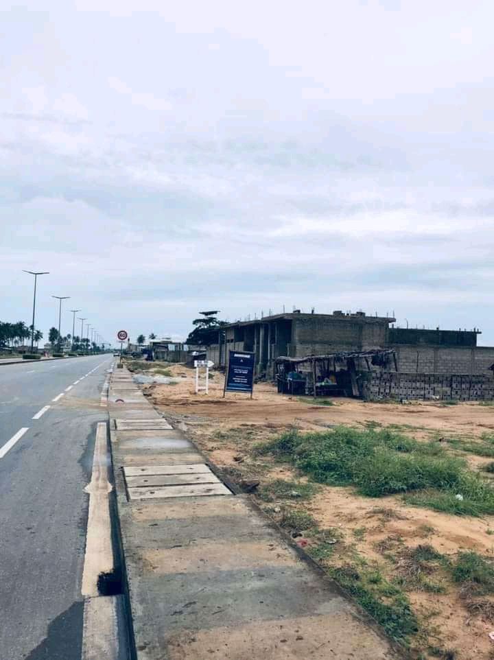 PARCELLE À FIDJROSSÈ TOGBIN