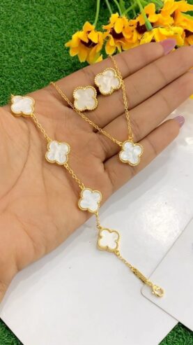 Bracelet boucles d’oreilles et chaîne