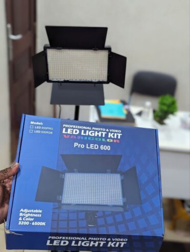 KIT D’ÉCLAIRAGE LED PRO LED 600 POUR PHOTO & VIDÉO