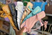 Robe et chaussures disponible immédiatement