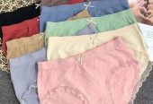 Sous-vêtements féminins de tout genre.