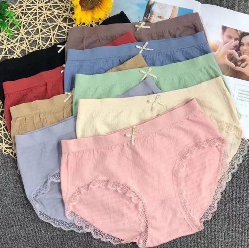 Sous-vêtements féminins de tout genre.