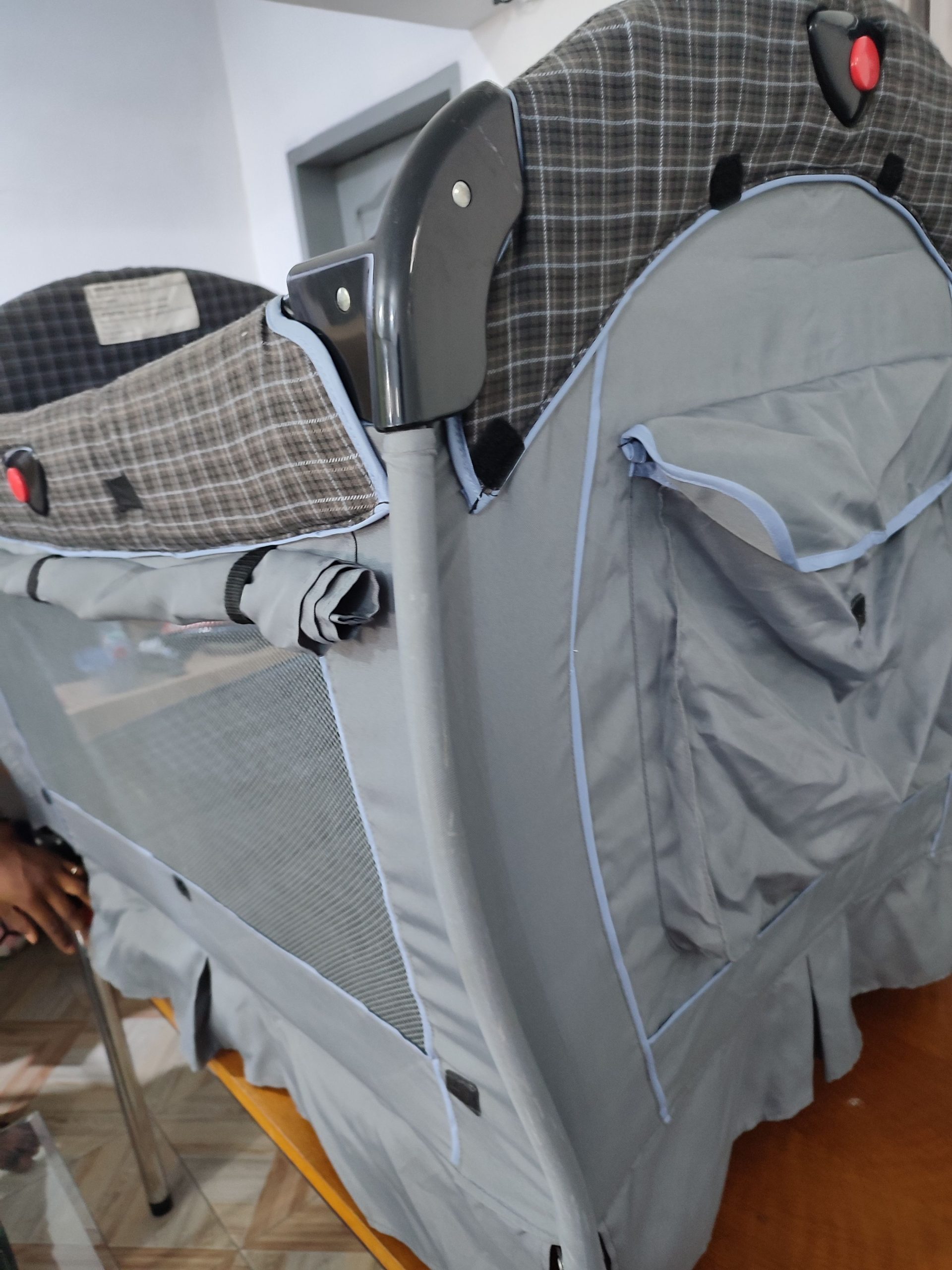 De jolies berceaux venu de France tout neuf avec s