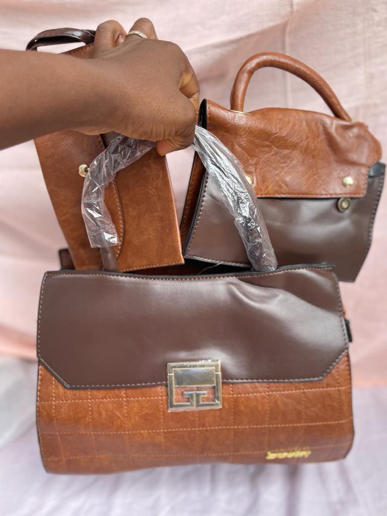 Sac dame 3 pièces disponible immédiatement au 9669