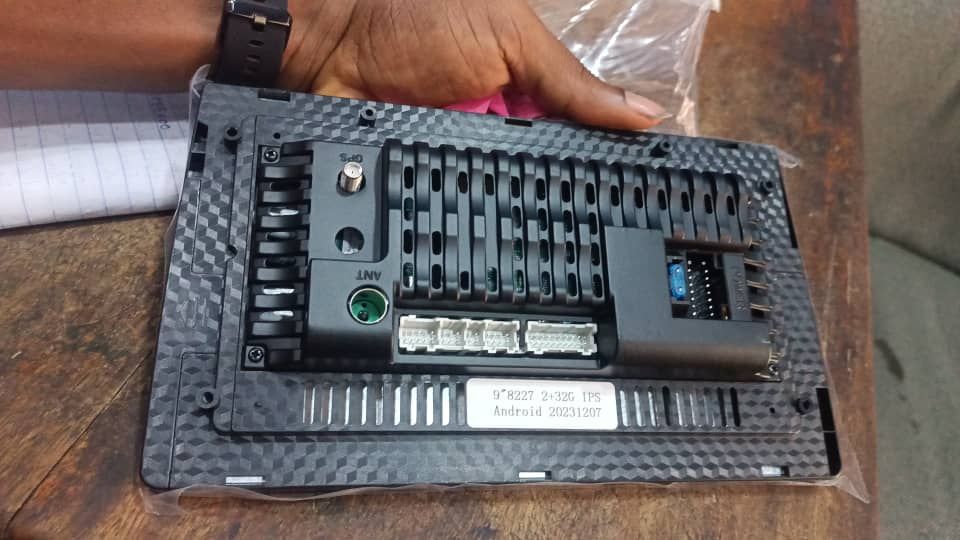 Écran de voiture disponibles et bien d’autres pièc