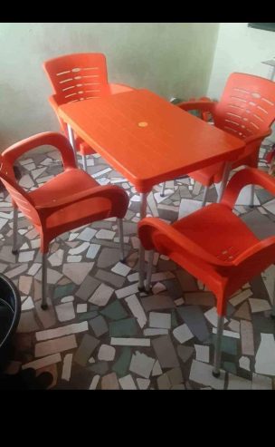 Les chaises et tables de pied d’aluminium en gros