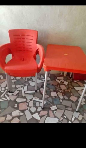 Les chaises et tables de pied d’aluminium en gros