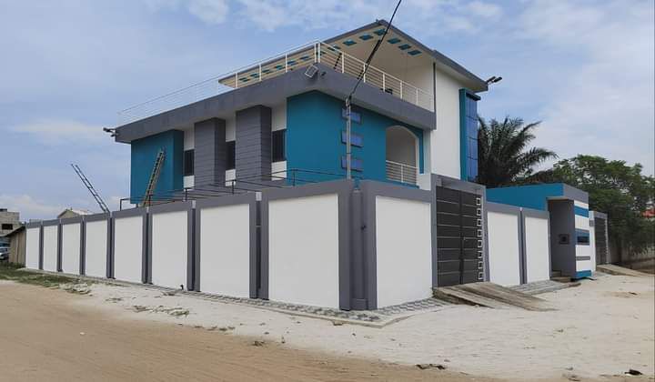 A VENDRE Une belle villa R+2 à Cotonou akpakpa pk1