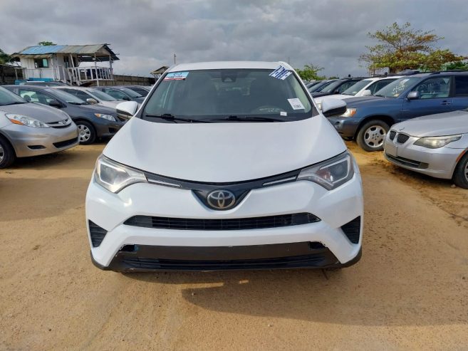 TOYOTA RAV4 LE 2018