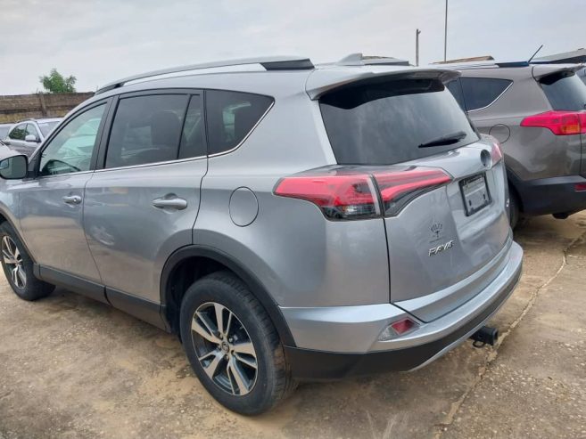 TOYOTA RAV4 2018