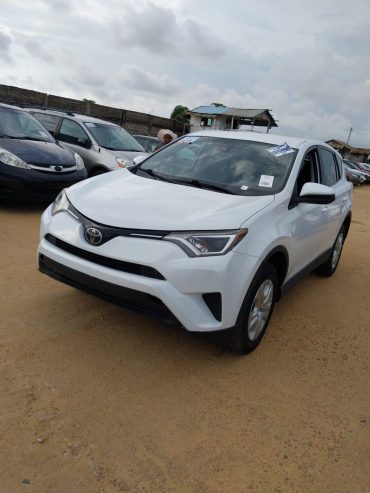 TOYOTA RAV4 LE 2018