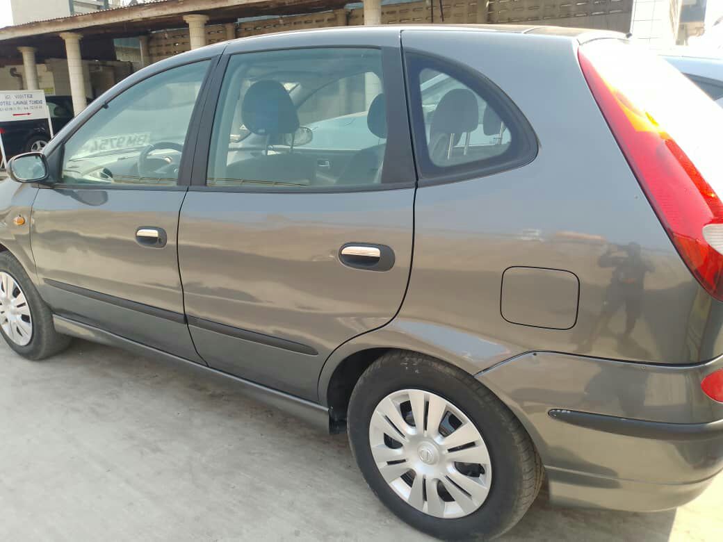 Nissan Almera Tino